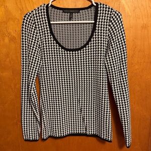 Black & White Houndstooth Scoop Neck Long Sleeve Top